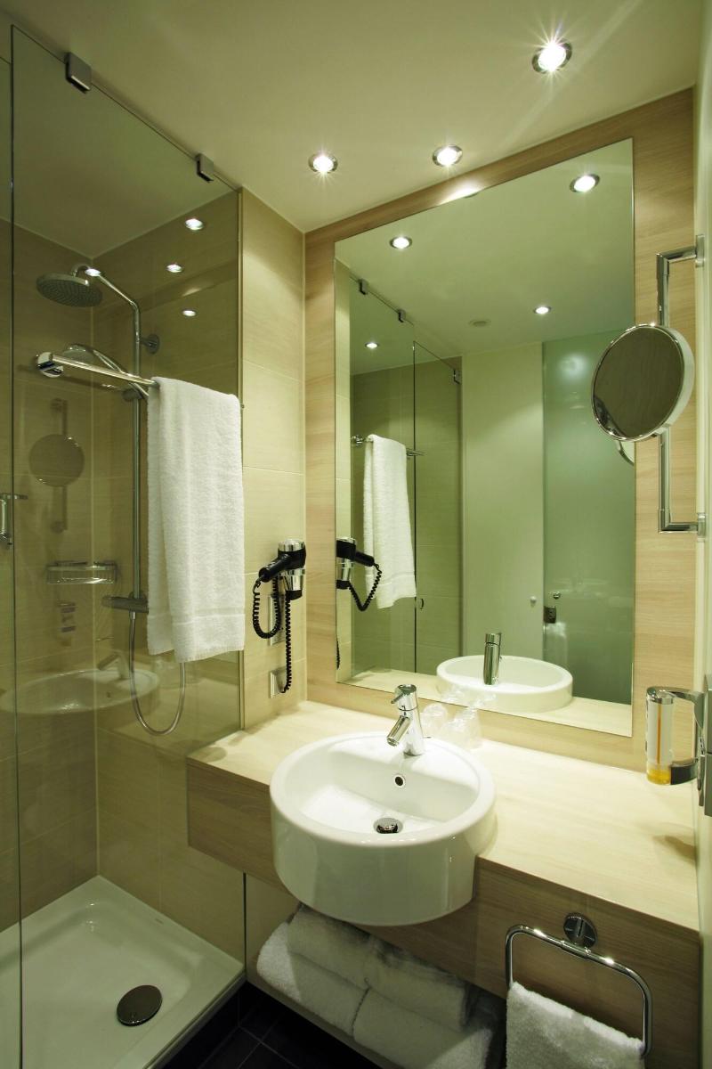 H2 Hotel Berlin Alexanderplatz - Oda