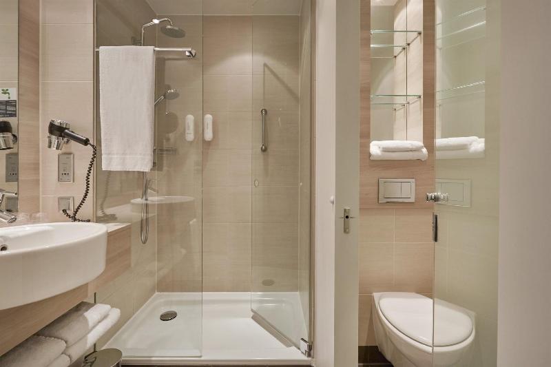 H2 Hotel Berlin Alexanderplatz - Oda