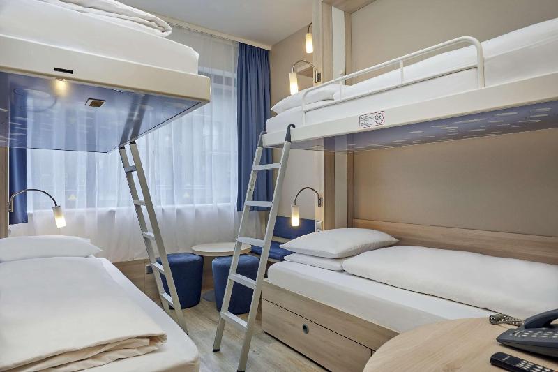 H2 Hotel Berlin Alexanderplatz - Oda