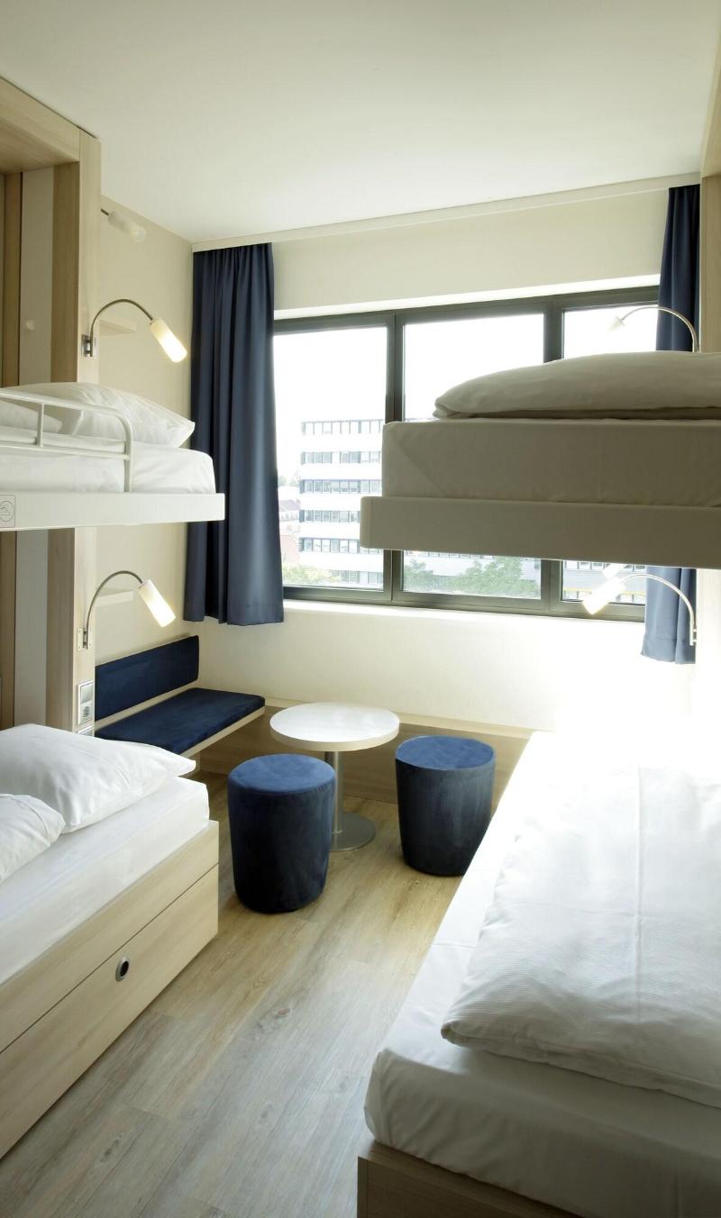 H2 Hotel Berlin Alexanderplatz - Oda