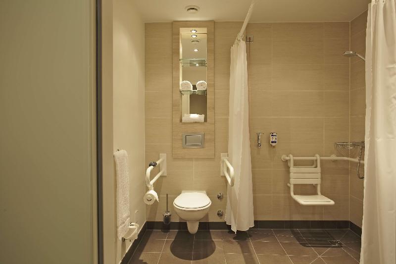 H2 Hotel Berlin Alexanderplatz - Oda