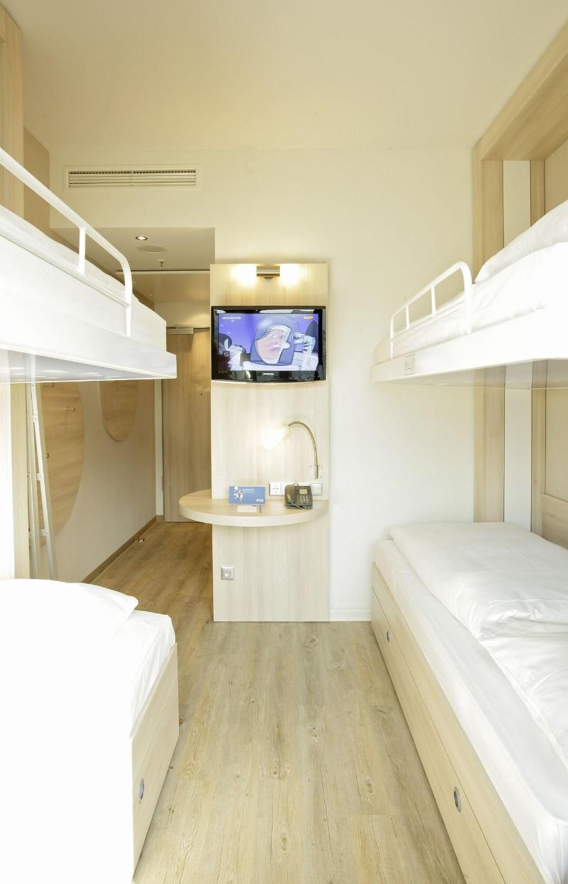 H2 Hotel Berlin Alexanderplatz - Oda