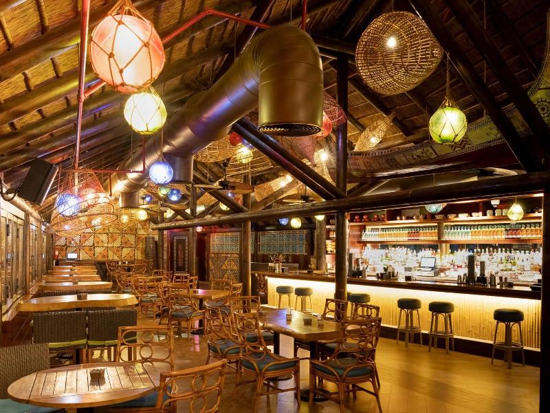 Hilton Doha  (Private Beach Access) - Bar