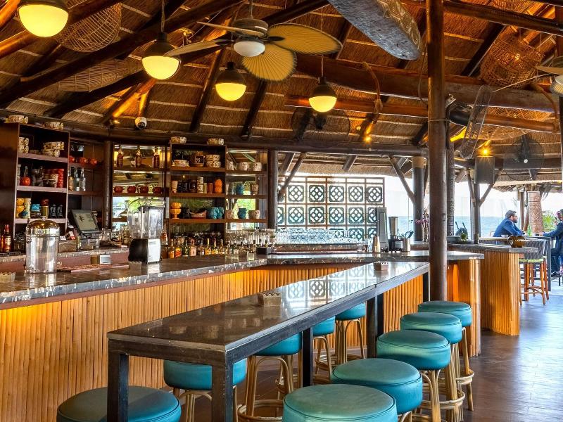 Hilton Doha  (Private Beach Access) - Bar