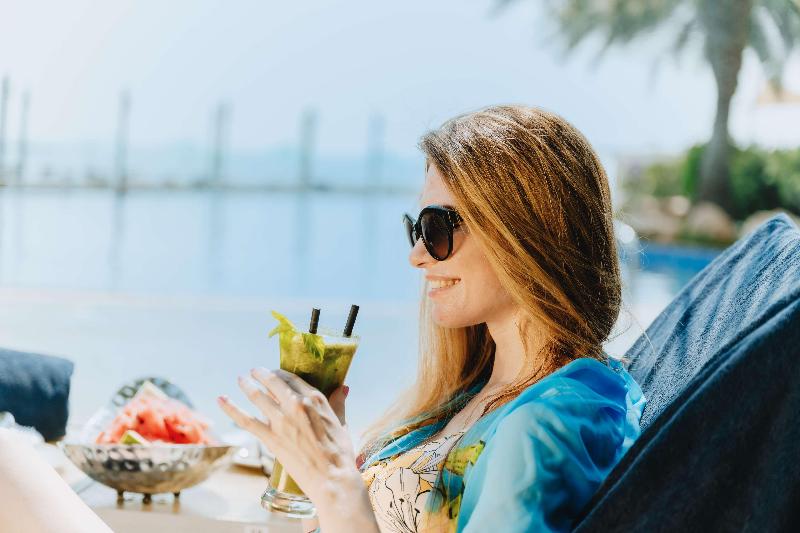 Hilton Doha  (Private Beach Access) - Bar