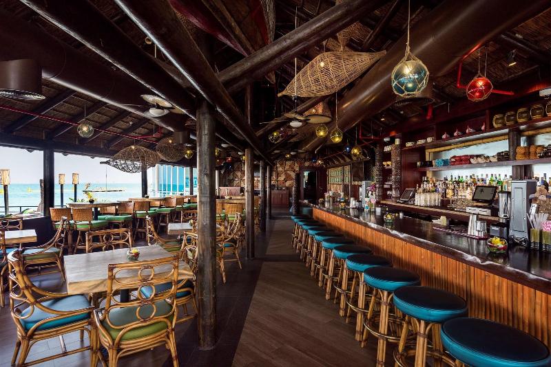 Hilton Doha  (Private Beach Access) - Bar