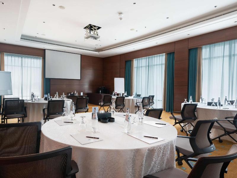 Hilton Doha  (Private Beach Access) - Toplantı
