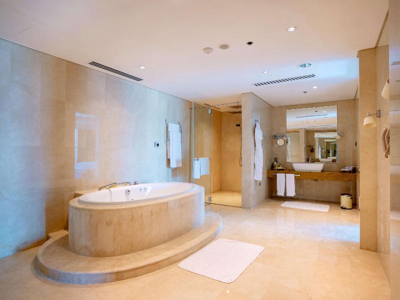 Hilton Doha  (Private Beach Access) - Oda