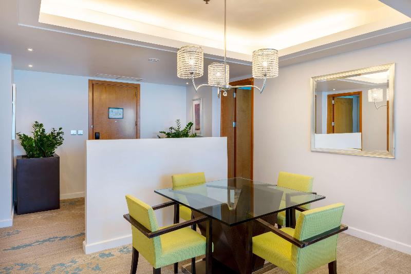Hilton Doha  (Private Beach Access) - Oda