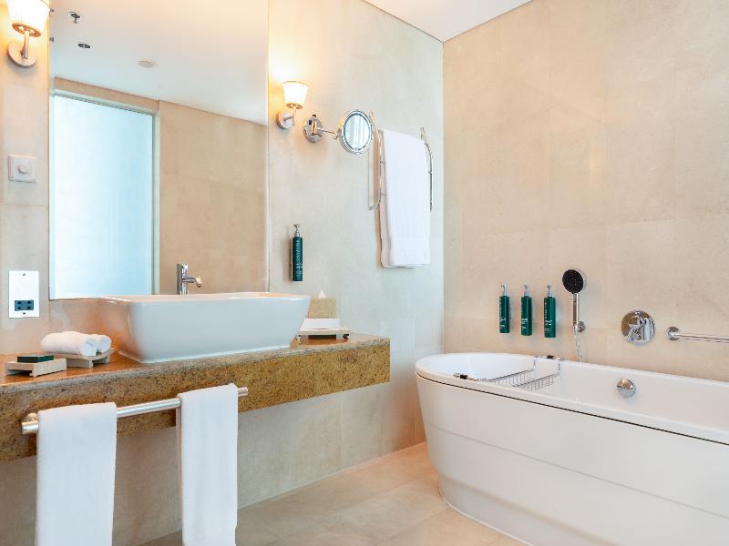 Hilton Doha  (Private Beach Access) - Oda