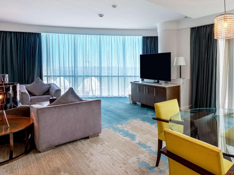 Hilton Doha  (Private Beach Access) - Oda