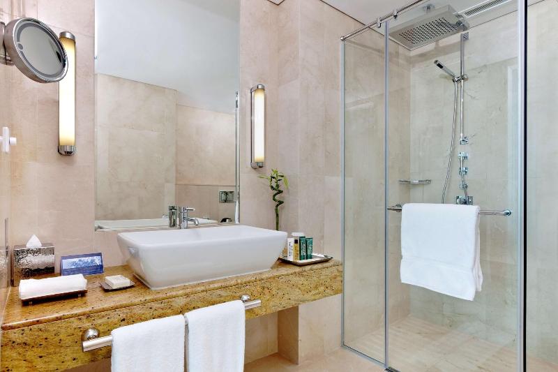 Hilton Doha  (Private Beach Access) - Oda