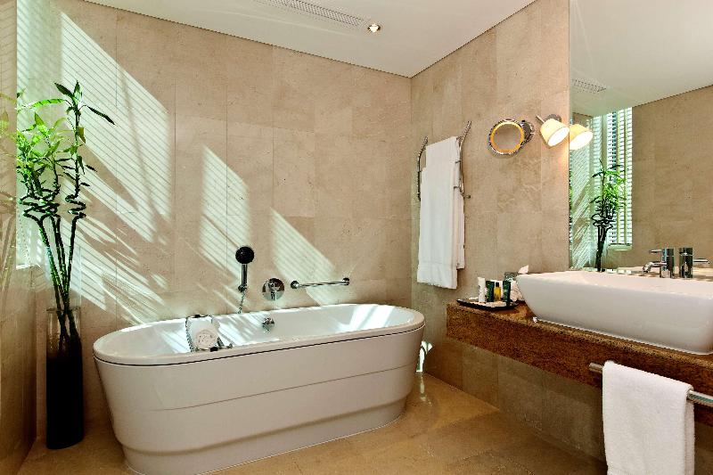 Hilton Doha  (Private Beach Access) - Oda