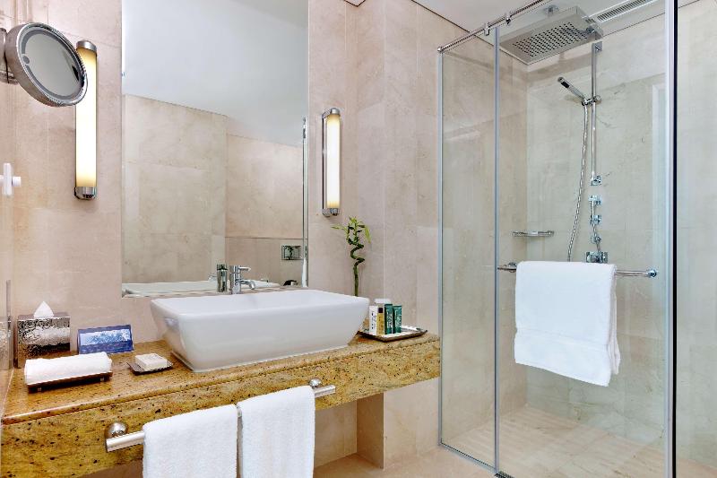 Hilton Doha  (Private Beach Access) - Oda