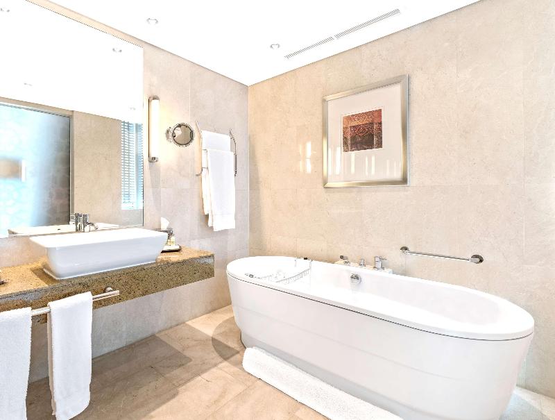 Hilton Doha  (Private Beach Access) - Oda