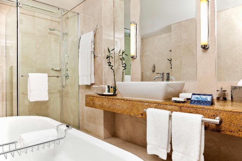Hilton Doha  (Private Beach Access) - Oda