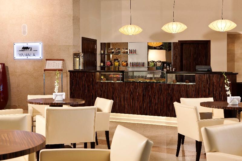 Hilton Doha  (Private Beach Access) - Restoran
