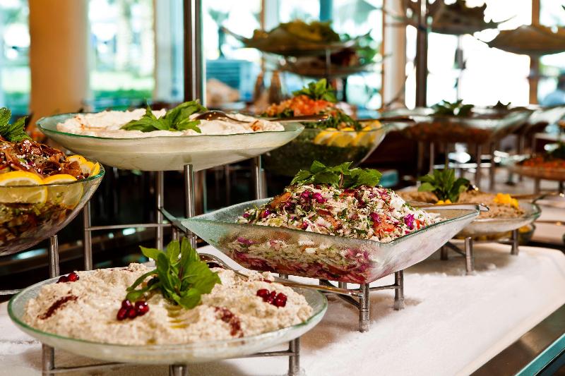 Hilton Doha  (Private Beach Access) - Restoran