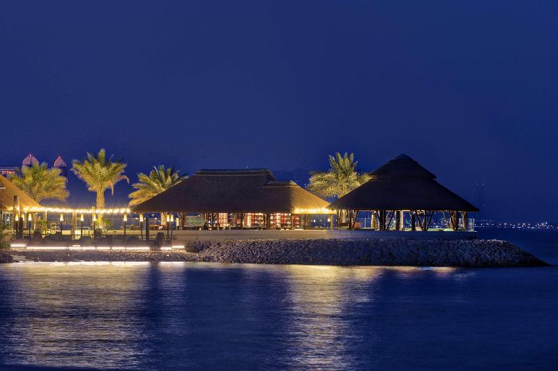 Hilton Doha  (Private Beach Access) - Restoran