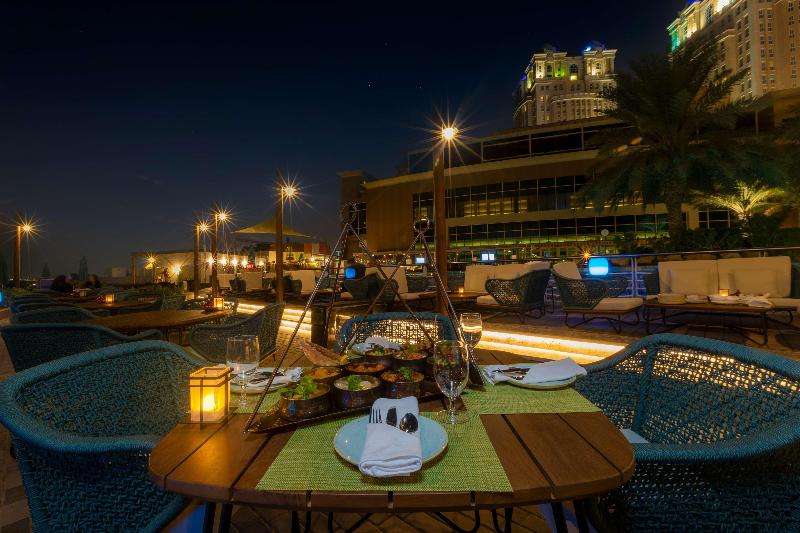 Hilton Doha  (Private Beach Access) - Restoran