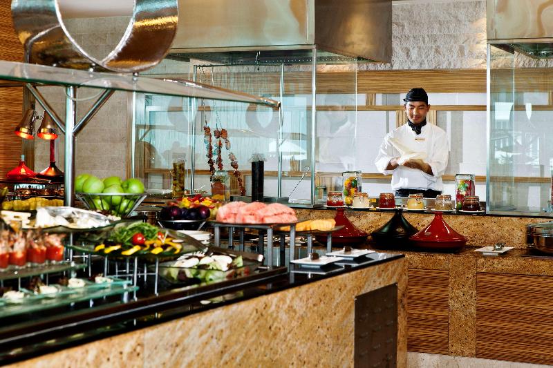 Hilton Doha  (Private Beach Access) - Restoran