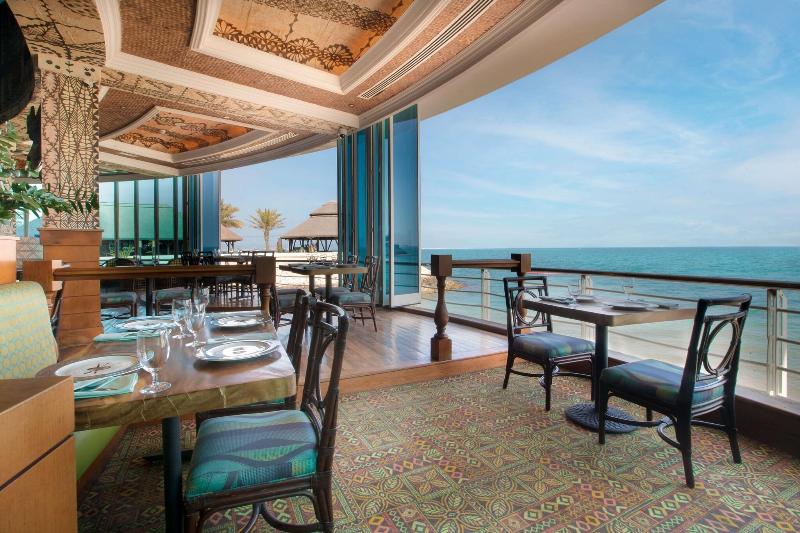Hilton Doha  (Private Beach Access) - Restoran
