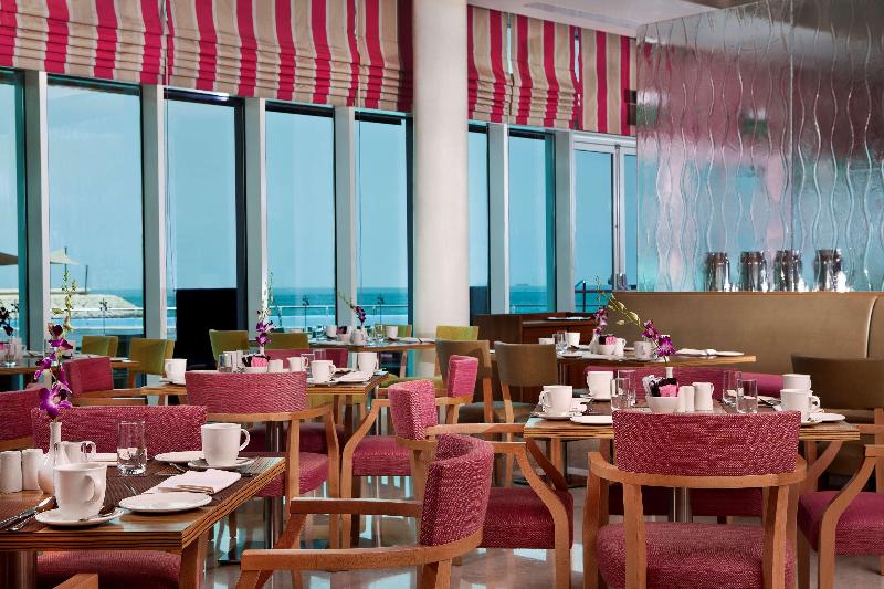 Hilton Doha  (Private Beach Access) - Restoran