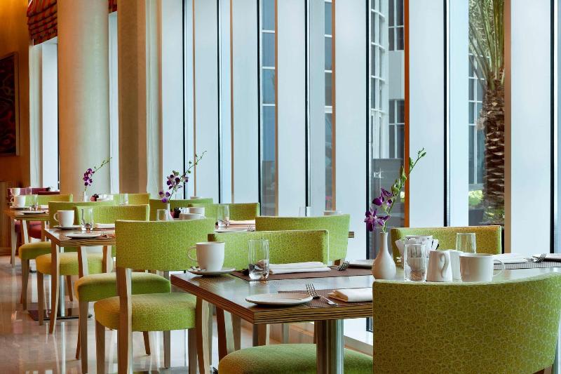 Hilton Doha  (Private Beach Access) - Restoran