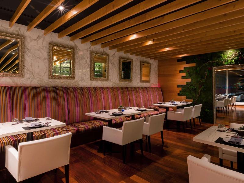 Hilton Doha  (Private Beach Access) - Restoran