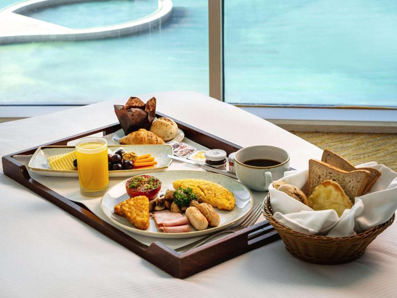 Hilton Doha  (Private Beach Access) - Restoran