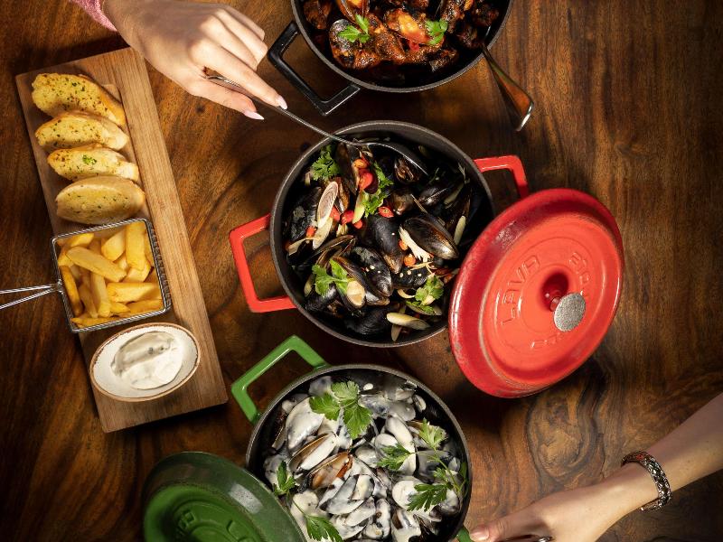 Hilton Doha  (Private Beach Access) - Restoran