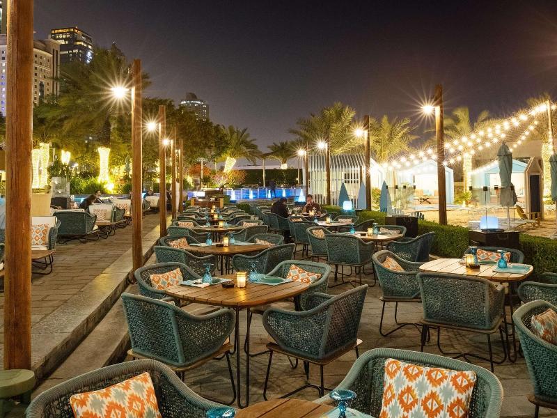 Hilton Doha  (Private Beach Access) - Teras