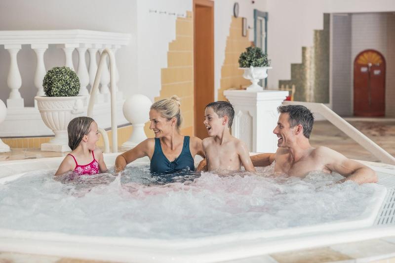 Family and Spa Hotel Alpenpark - Havuz