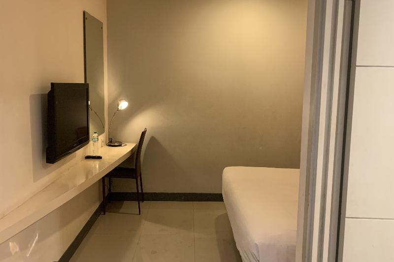 Hotel Glodok Plaza by ZUZU - Oda