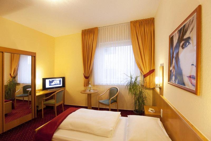 Arthotel Ambassador Wiesbaden - FREE PARKING - Oda