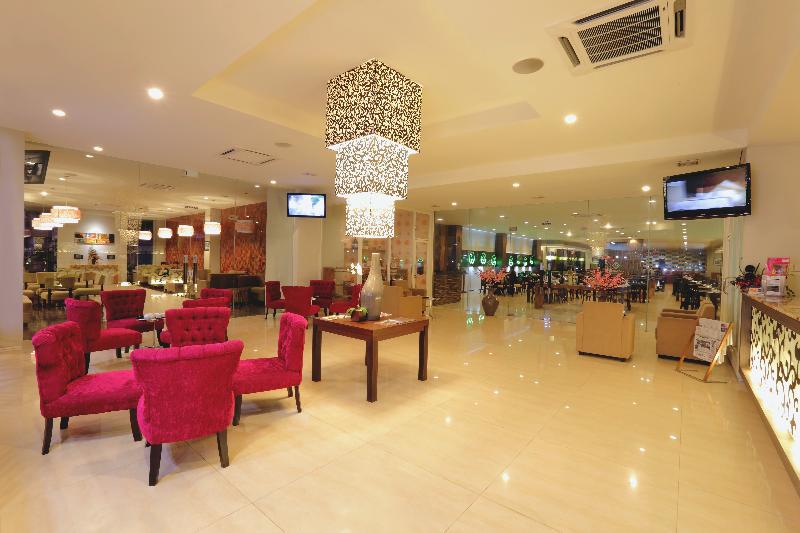 Lombok Plaza Hotel and Convention - Lobi