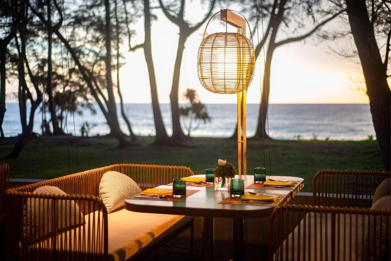 Le Méridien Phuket Mai Khao Beach Resort - Restoran