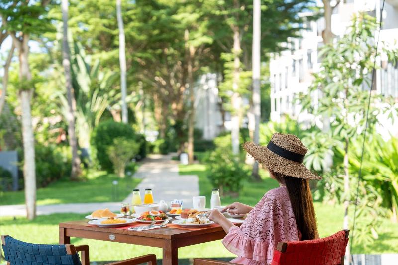 Le Méridien Phuket Mai Khao Beach Resort - Restoran