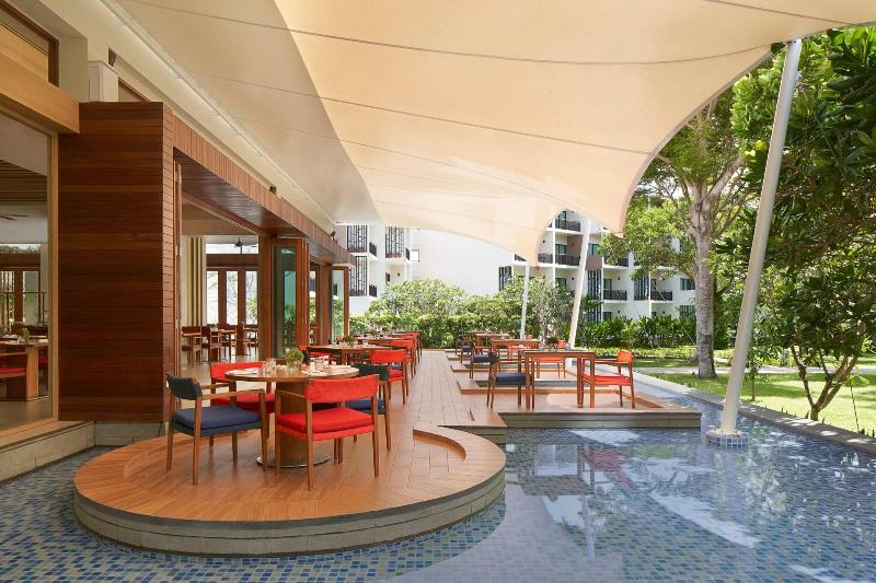 Le Méridien Phuket Mai Khao Beach Resort - Restoran