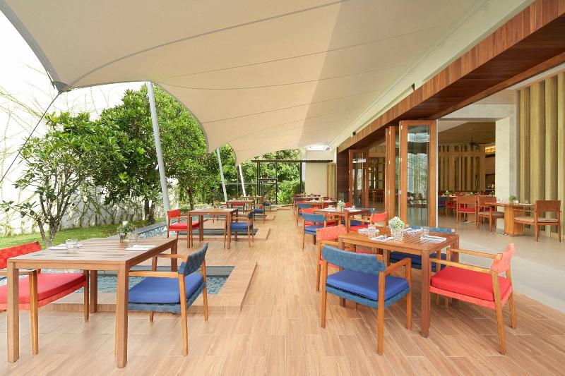 Le Méridien Phuket Mai Khao Beach Resort - Restoran