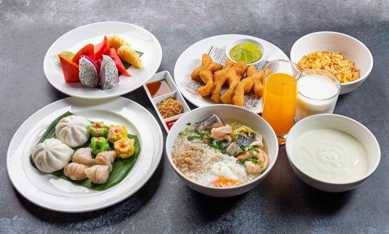Le Méridien Phuket Mai Khao Beach Resort - Restoran