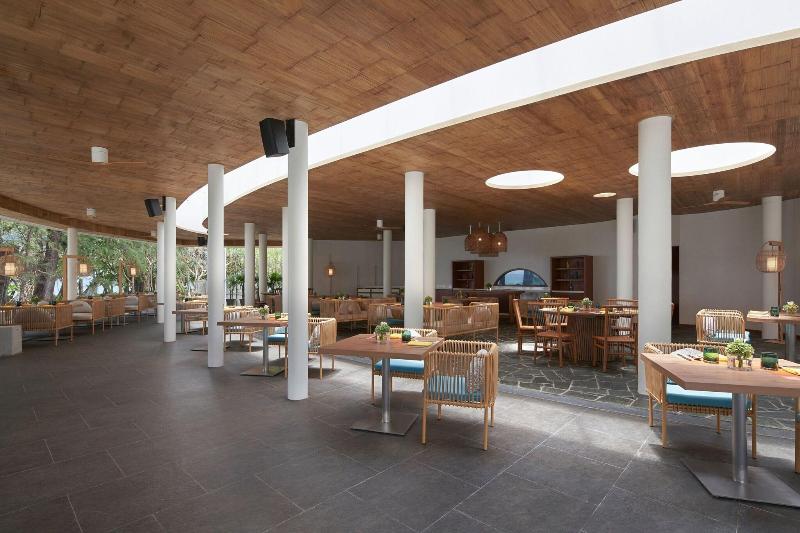 Le Méridien Phuket Mai Khao Beach Resort - Restoran