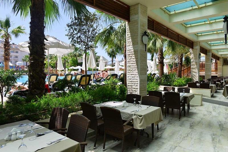 Side Crown Palace - Teras
