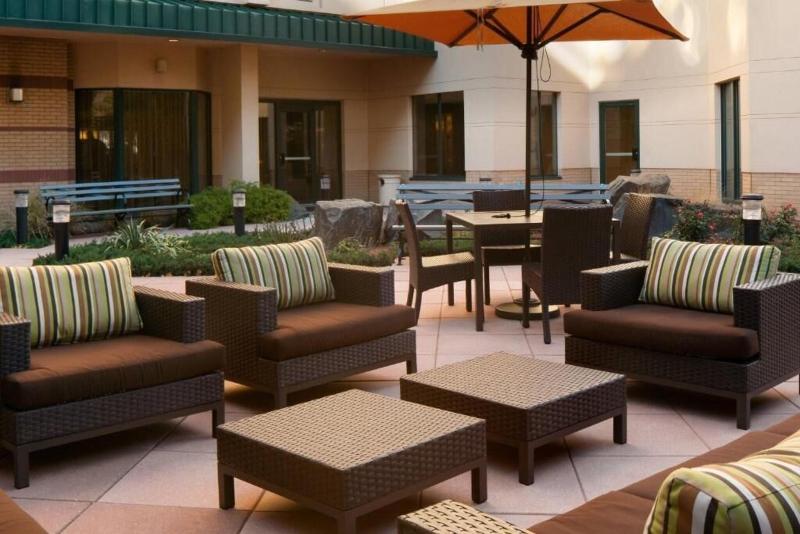Courtyard Jersey City Newport - Teras