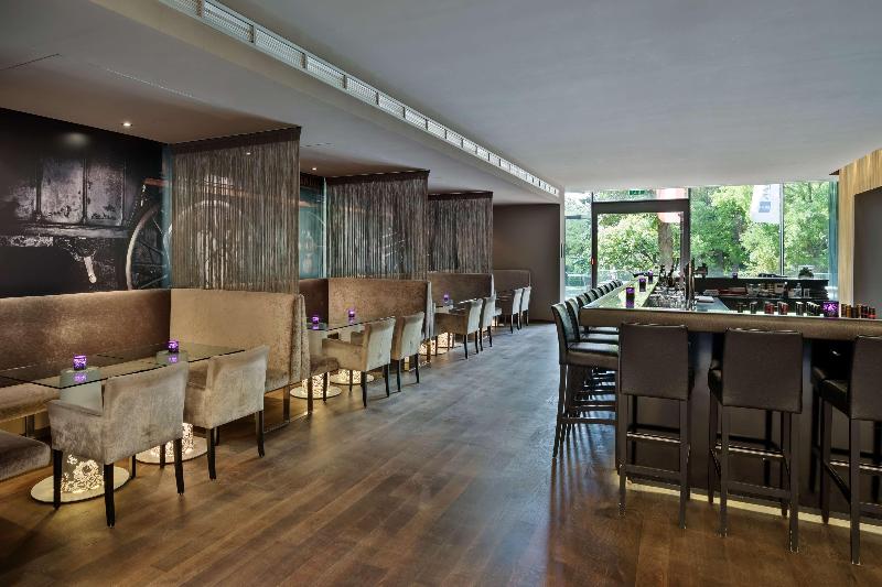 DoubleTree by Hilton Vienna Schonbrunn - Bar