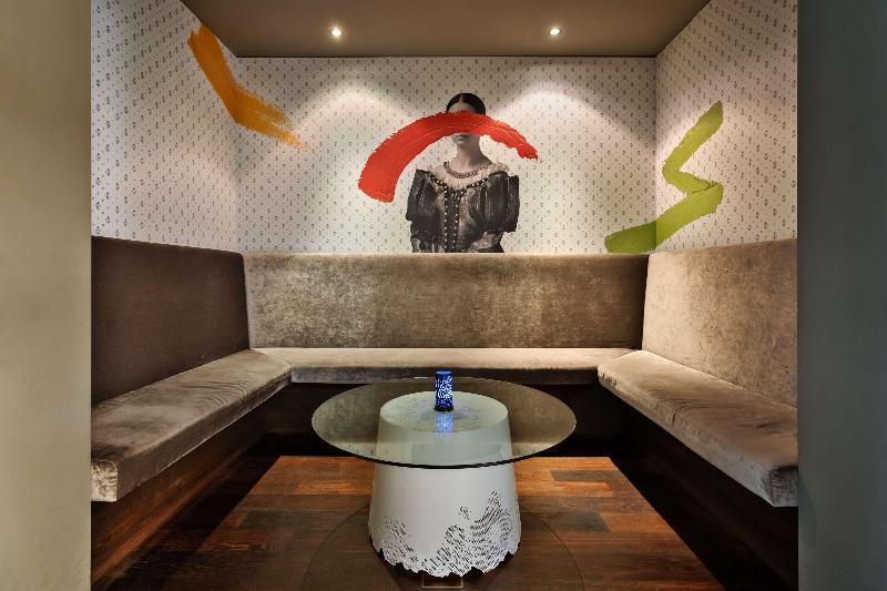 DoubleTree by Hilton Vienna Schonbrunn - Bar