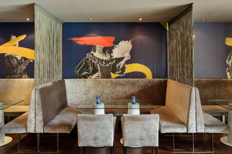 DoubleTree by Hilton Vienna Schonbrunn - Bar