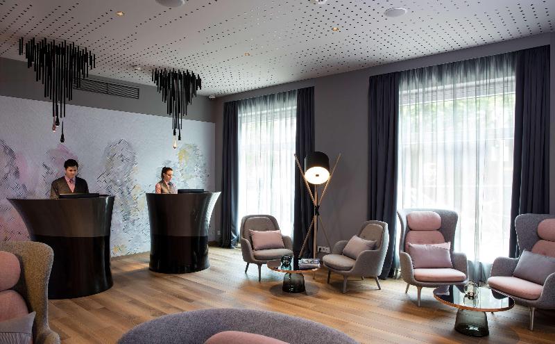 art'otel berlin mitte powered by Radisson Hotels - Lobi