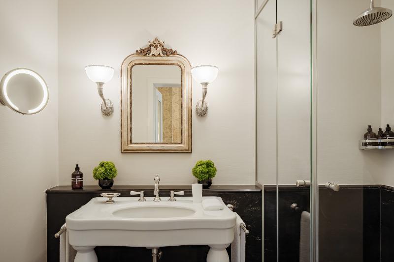 Grand Hotel Les Trois Rois - Oda
