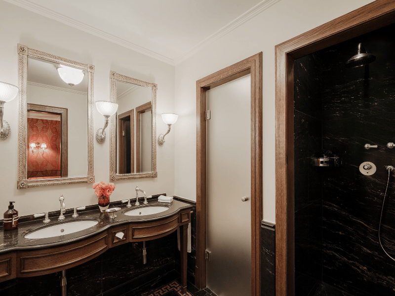 Grand Hotel Les Trois Rois - Oda